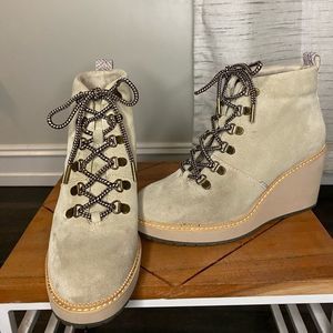 TOMS Womens Melrose Suede Water Resistant Ankle Boots